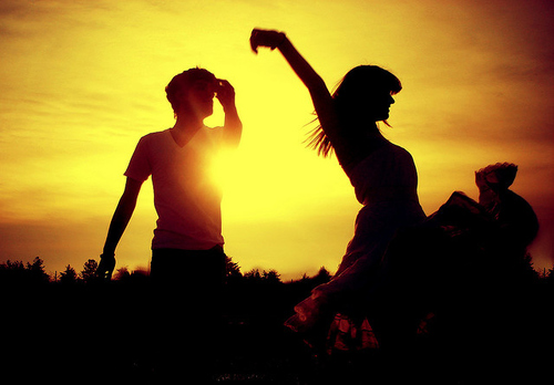 couple-cute-dancing-love-sun-sunset-favim-com-78506-large-jpg